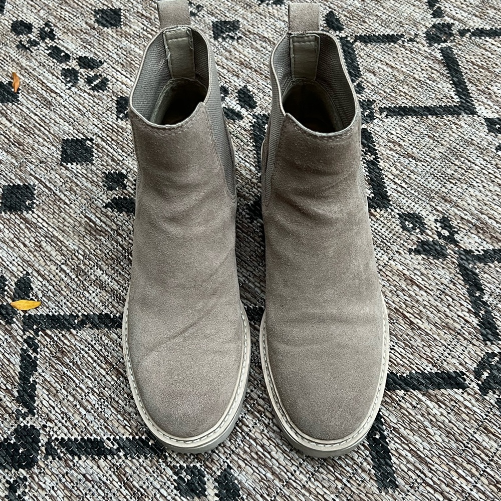 Dolce Vita suede booties